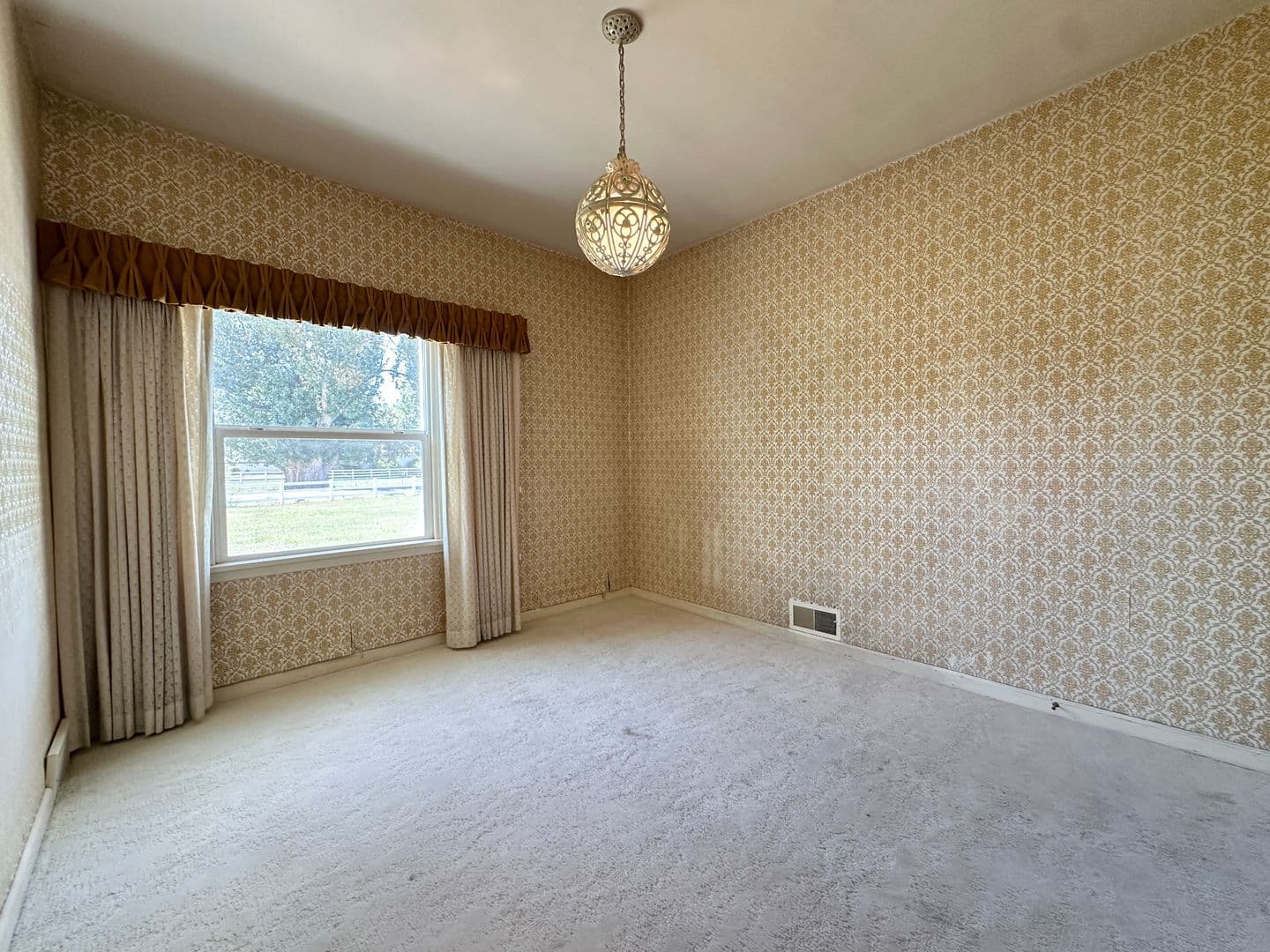 Rexburg House: 3276 W 4000 N