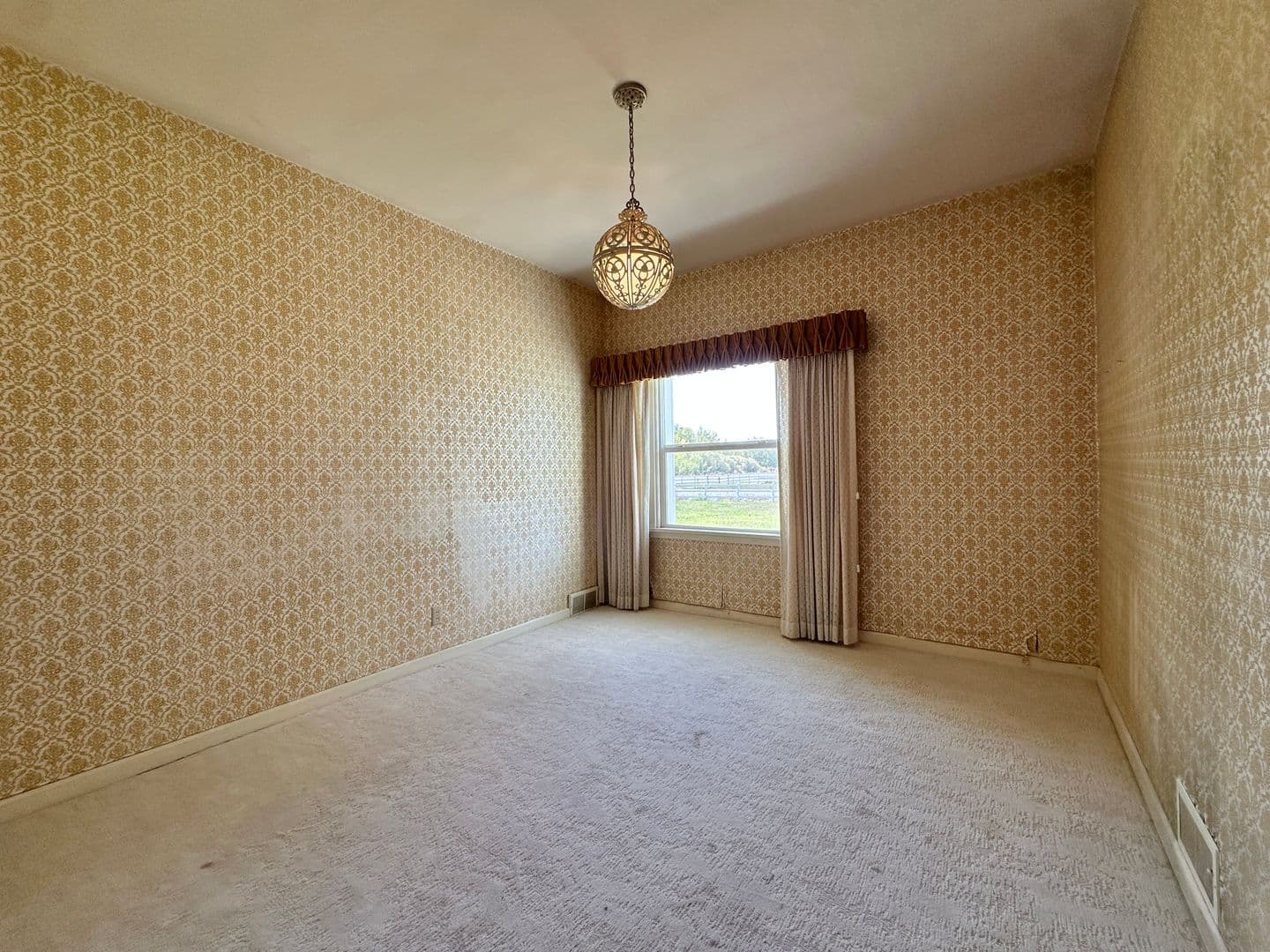 Rexburg House: 3276 W 4000 N