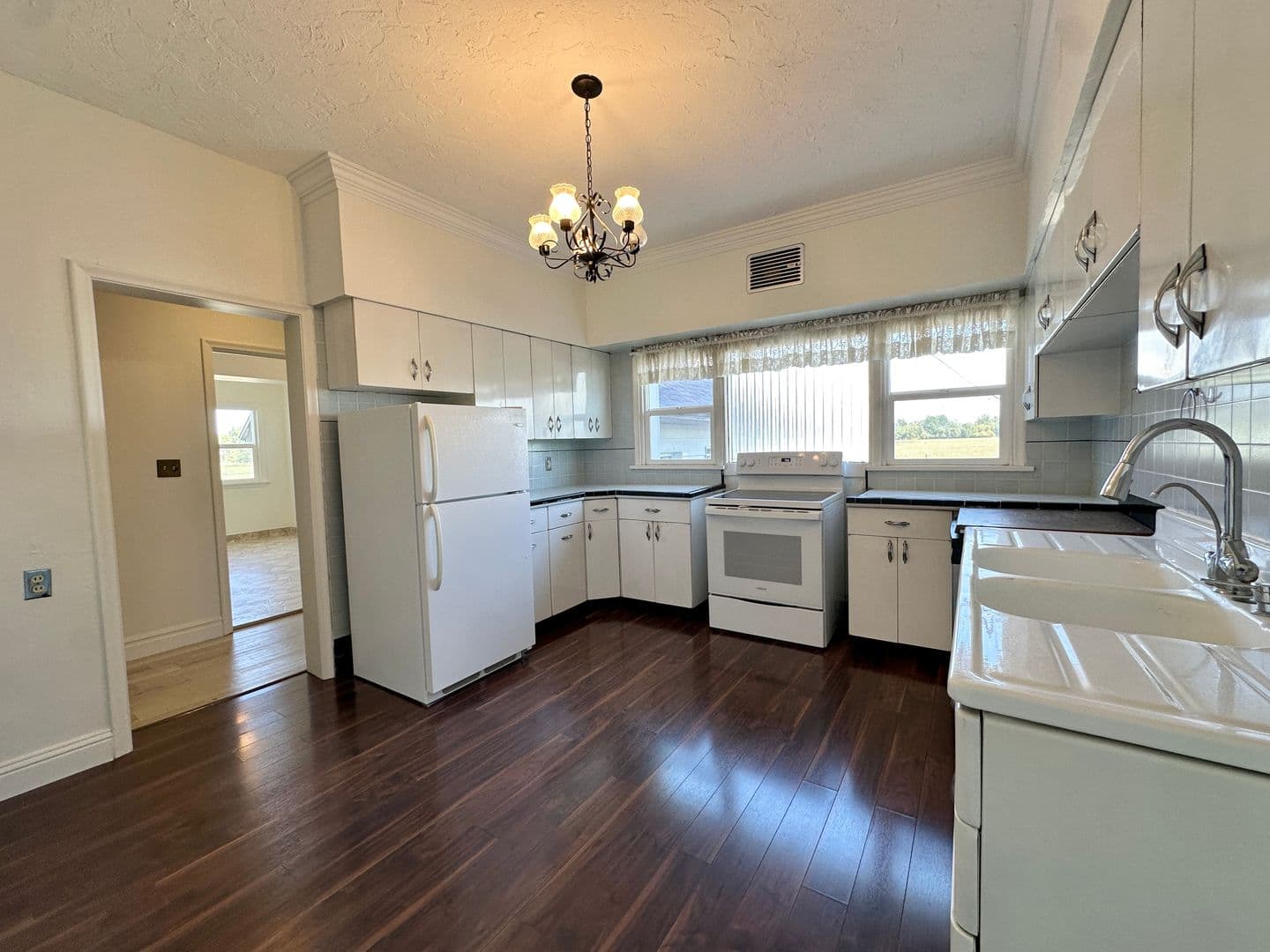 Rexburg House: 3276 W 4000 N