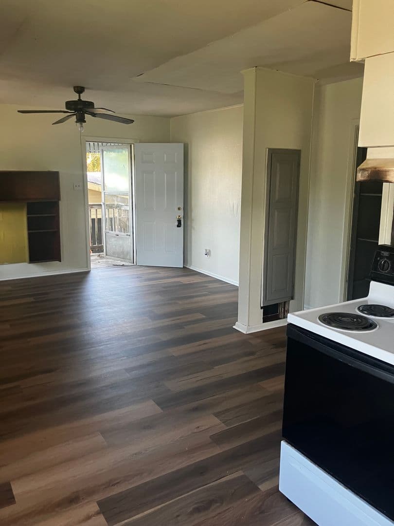Lafayette House: 418 Tissington St