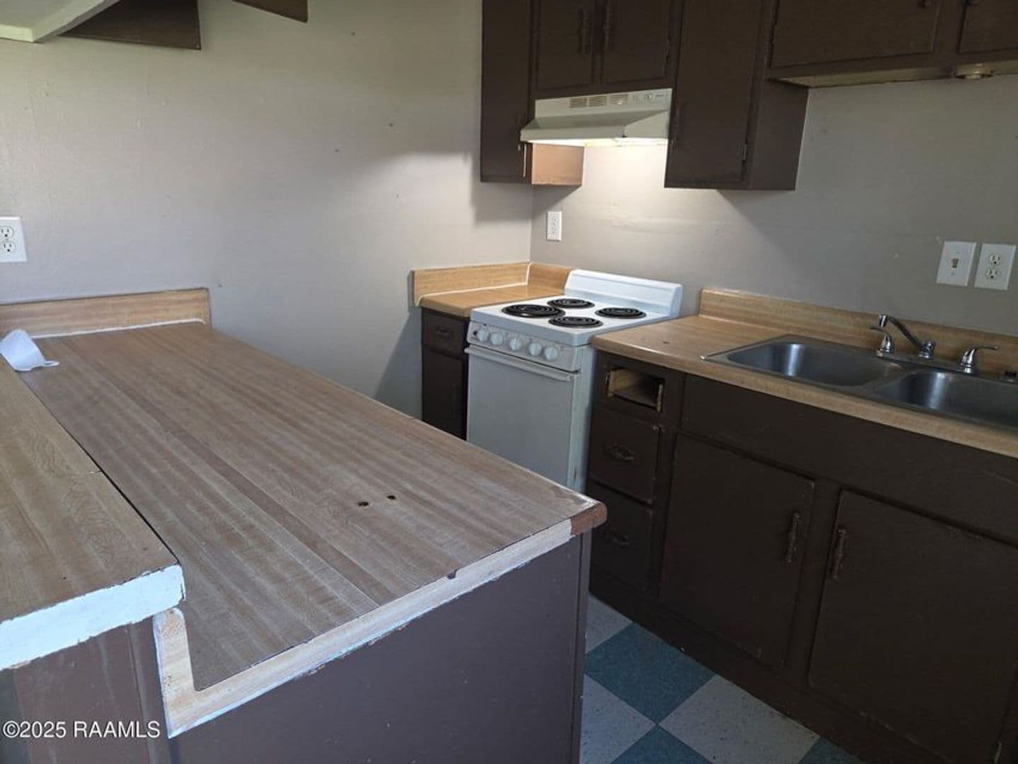 Duson Apartment: 118 N Marigny Circle