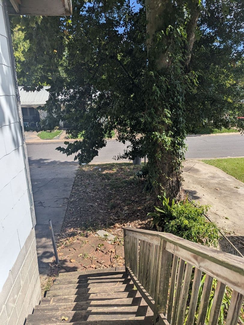 Lafayette House: 418 Tissington St