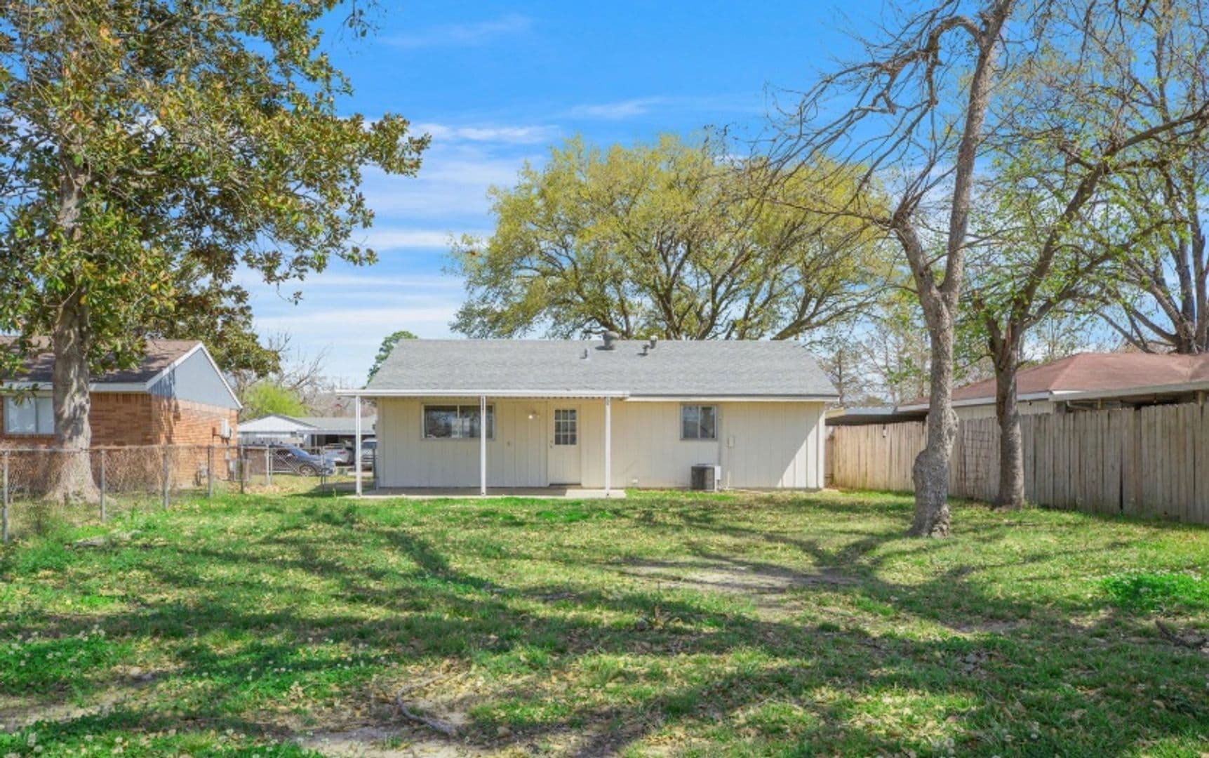 Lafayette House: 701 Churchill Drive