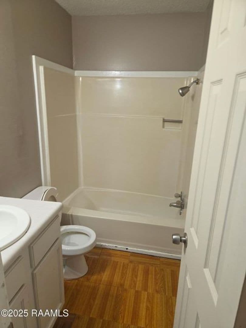 Duson Apartment: 118 N Marigny Circle