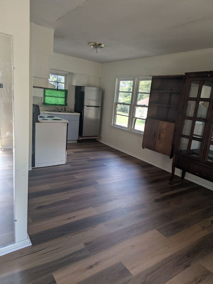Lafayette House: 418 Tissington St