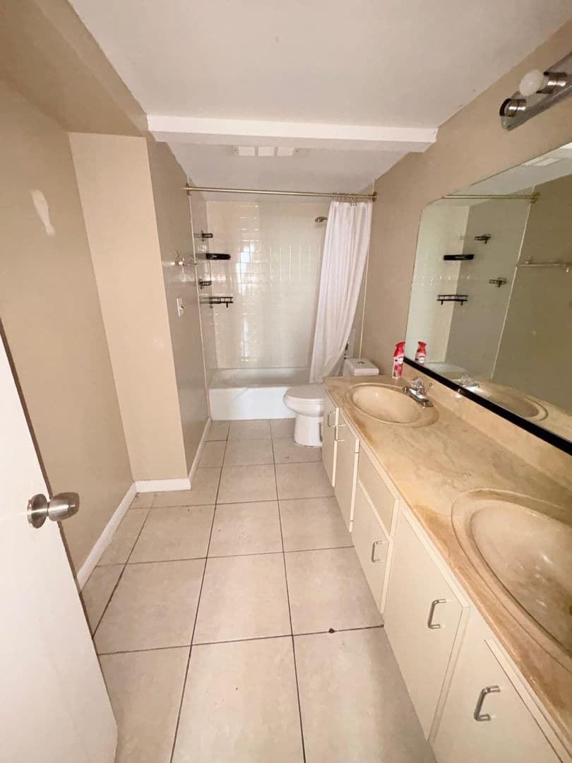 Lauderhill House: 4222 Inverrary Blvd Apt 4609