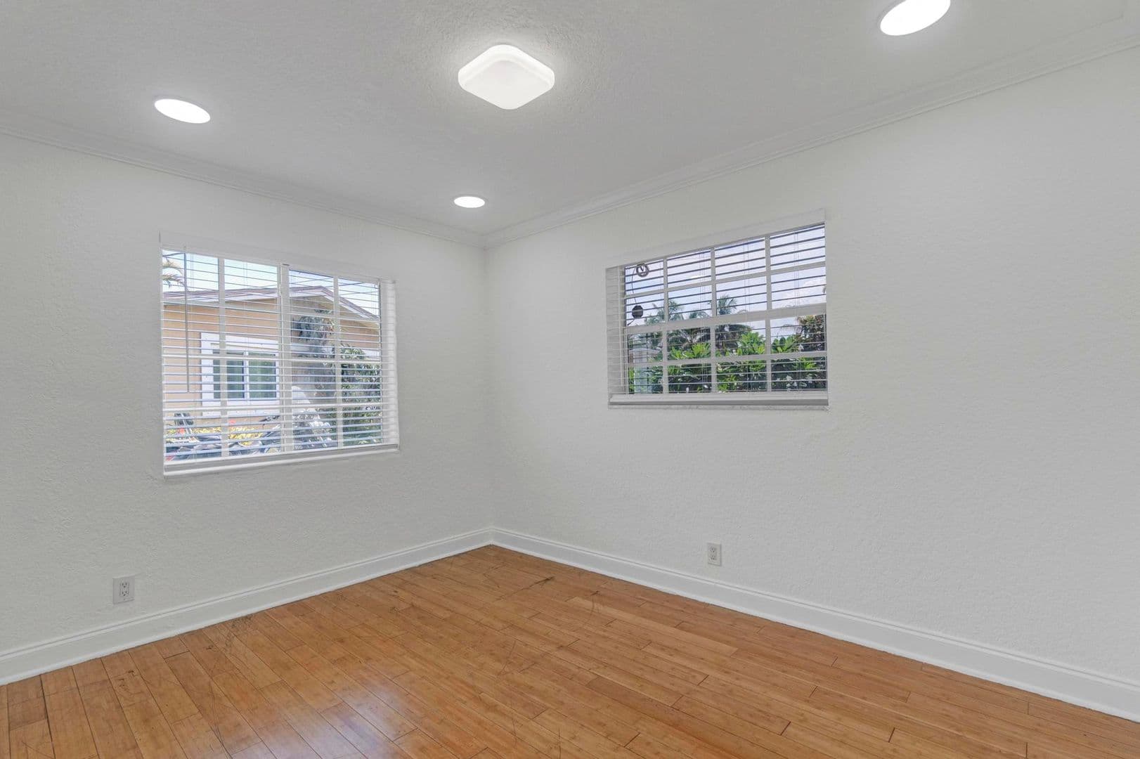 Oakland Park House: 1820 NW 33Rd ST
