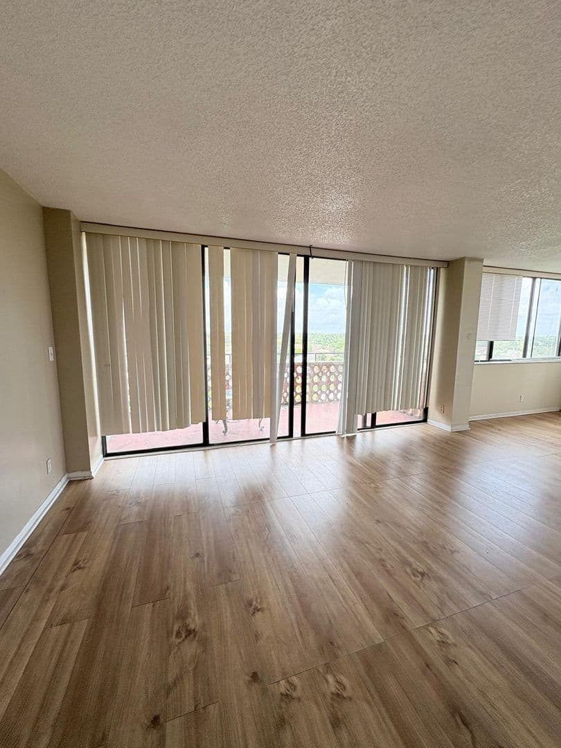 Lauderhill House: 4222 Inverrary Blvd Apt 4609