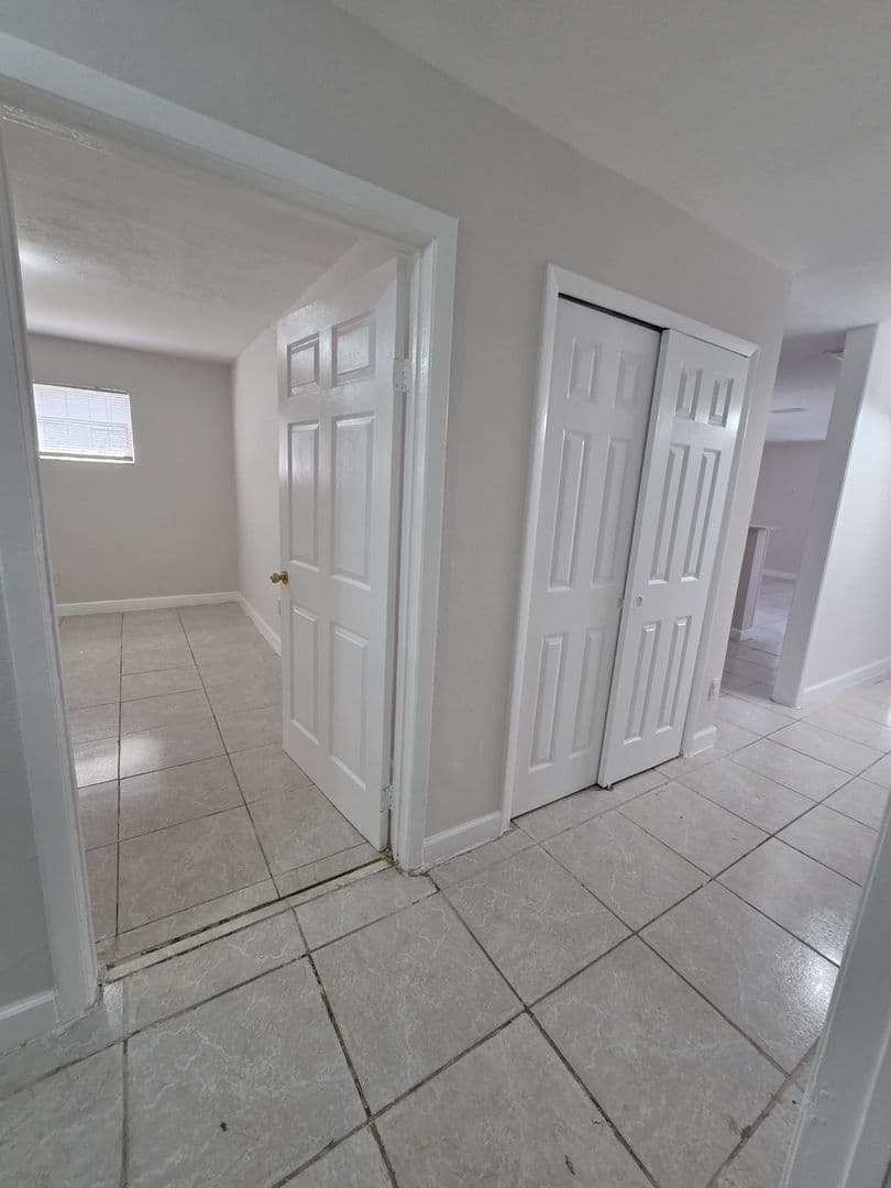 Fort Lauderdale Apartment: 2127 NW 7 St