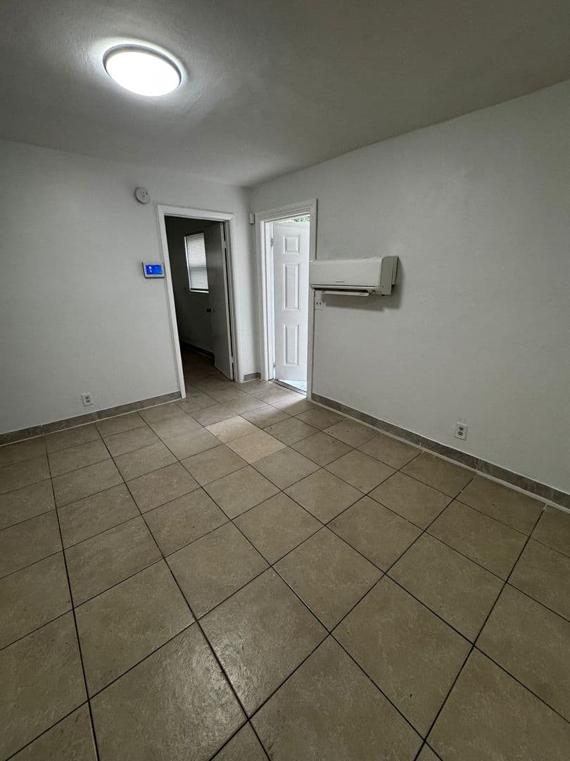 West Palm Beach Apartment: 1104 State Street