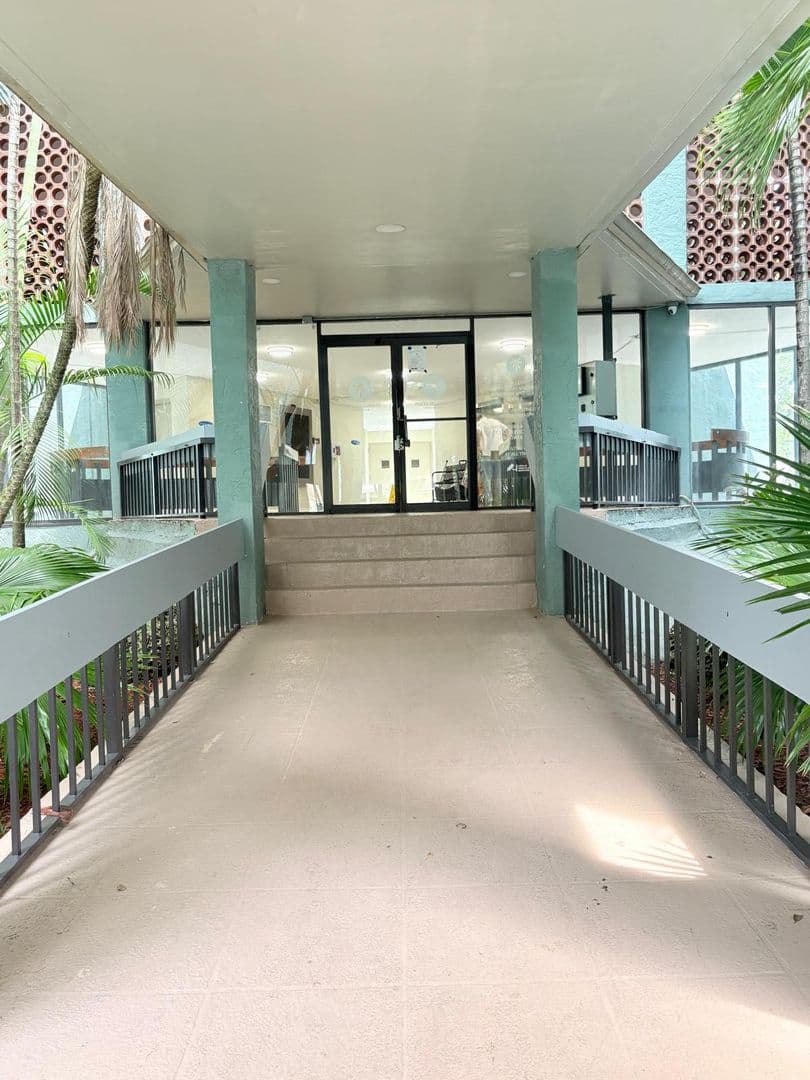 Lauderhill House: 4222 Inverrary Blvd Apt 4609