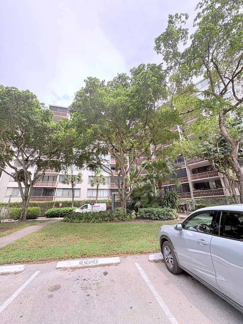 Lauderhill House: 4222 Inverrary Blvd Apt 4609