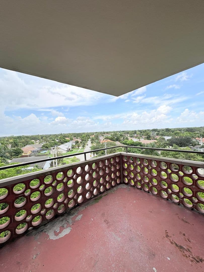 Lauderhill House: 4222 Inverrary Blvd Apt 4609