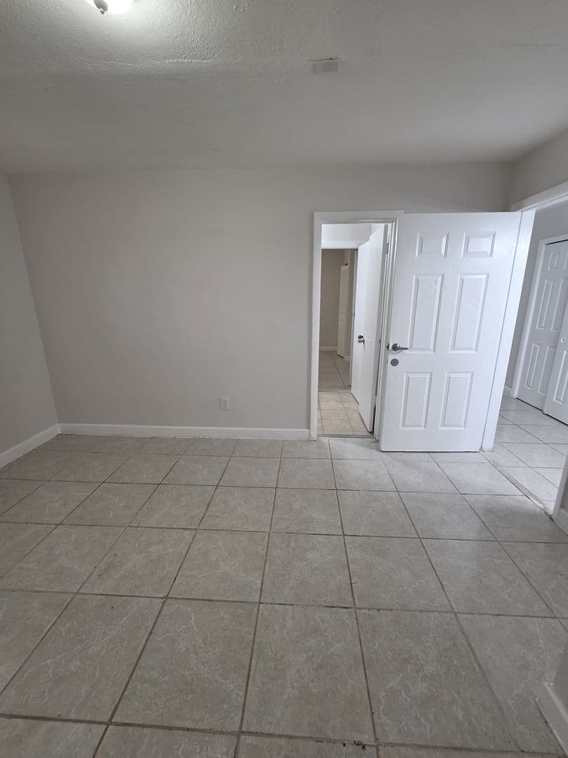 Fort Lauderdale Apartment: 2127 NW 7 St