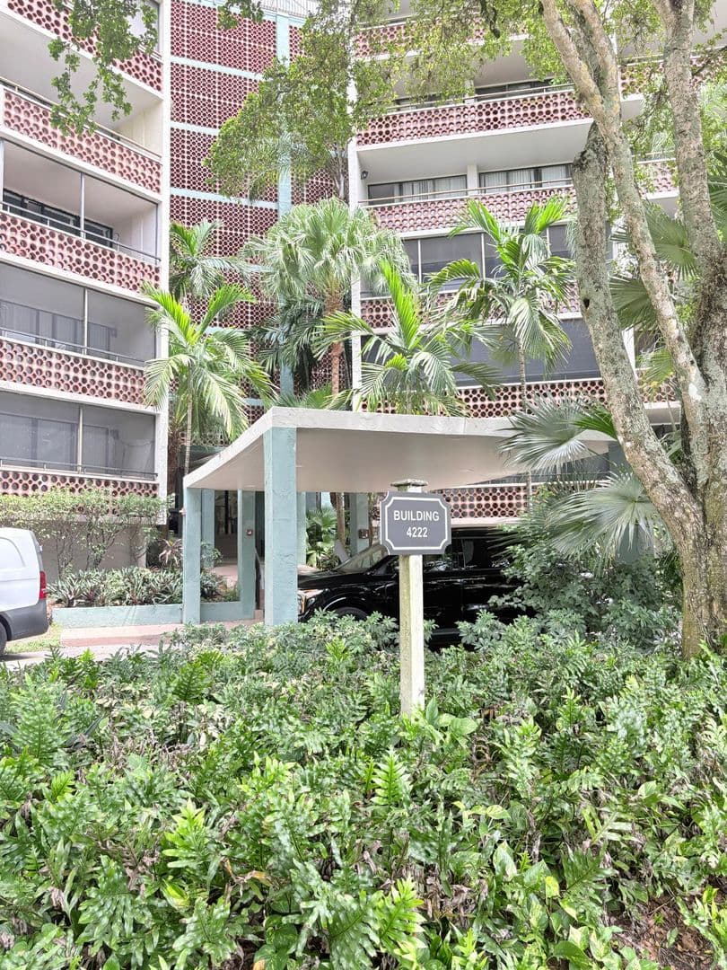 Lauderhill House: 4222 Inverrary Blvd Apt 4609
