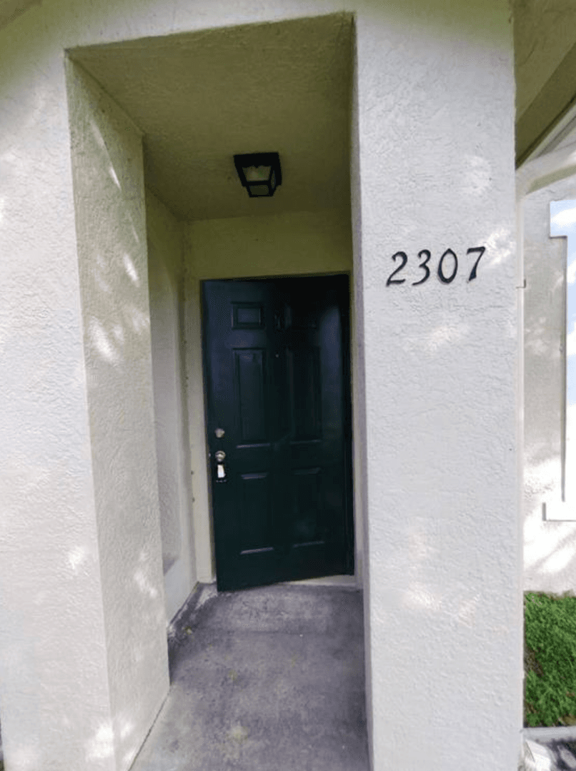 North Lauderdale House: 2307 Belmont Ln