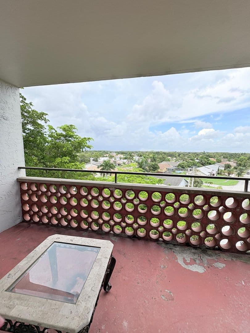 Lauderhill House: 4222 Inverrary Blvd Apt 4609
