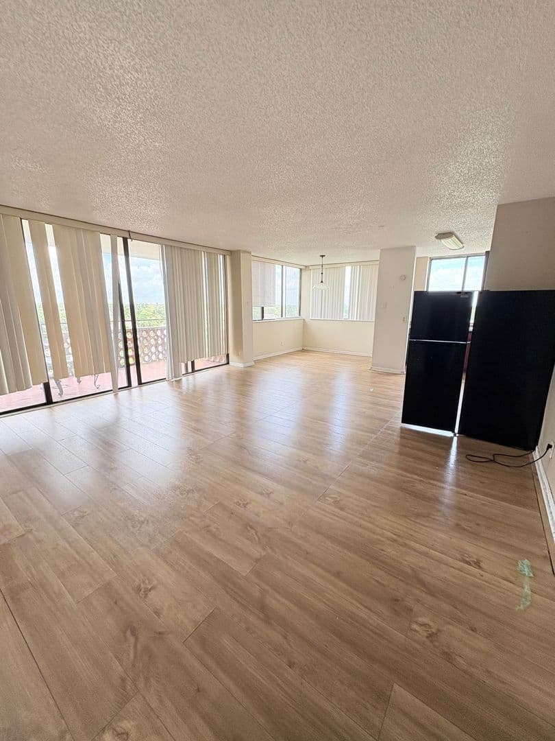 Lauderhill House: 4222 Inverrary Blvd Apt 4609