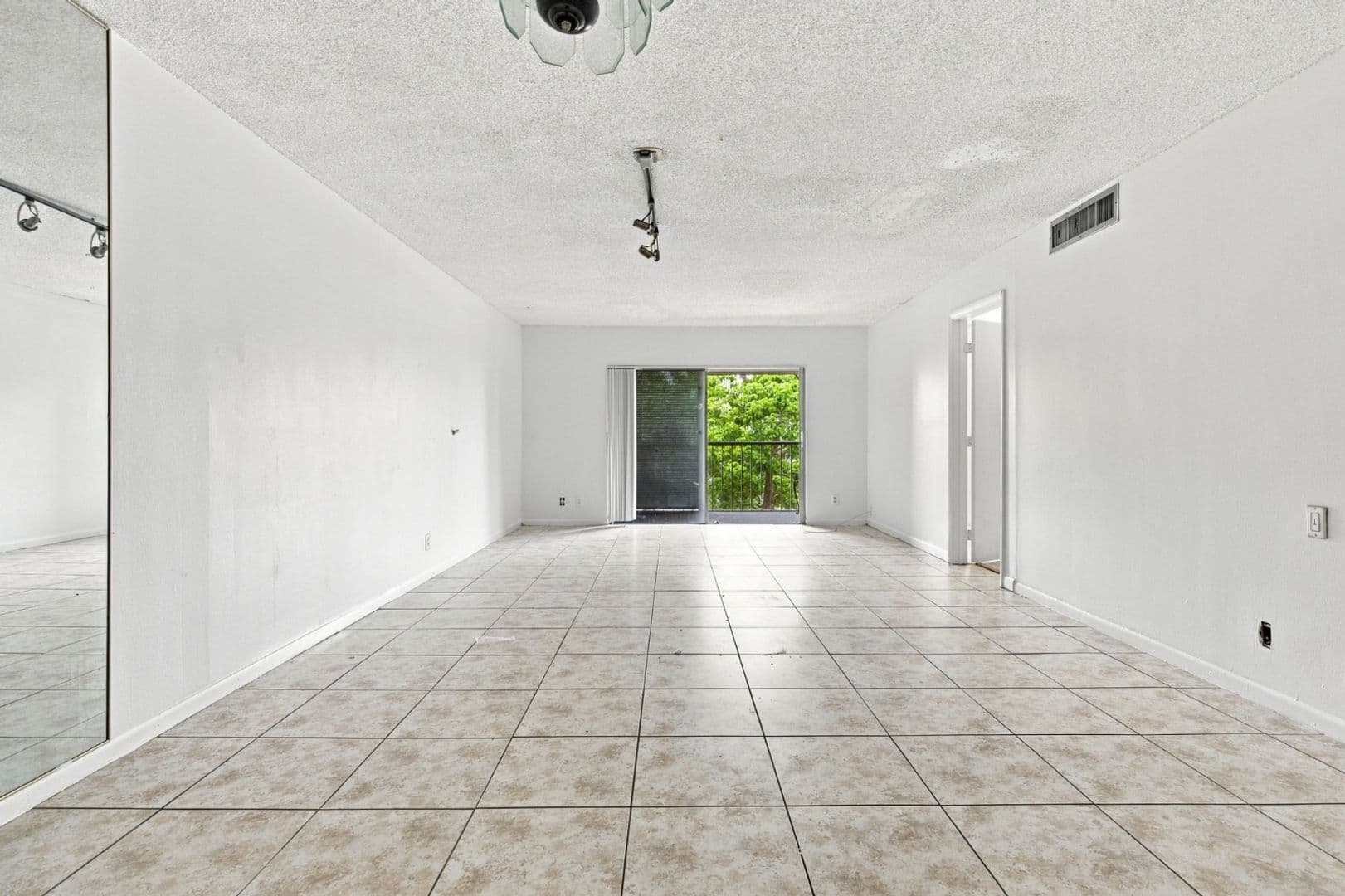 Lauderhill Condo: 3280 Spanish Moss Ter Apt 403