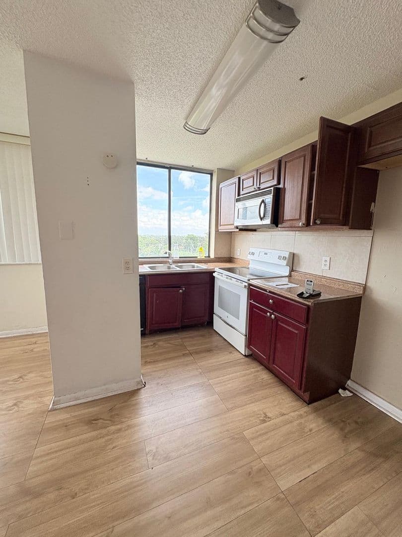Lauderhill House: 4222 Inverrary Blvd Apt 4609