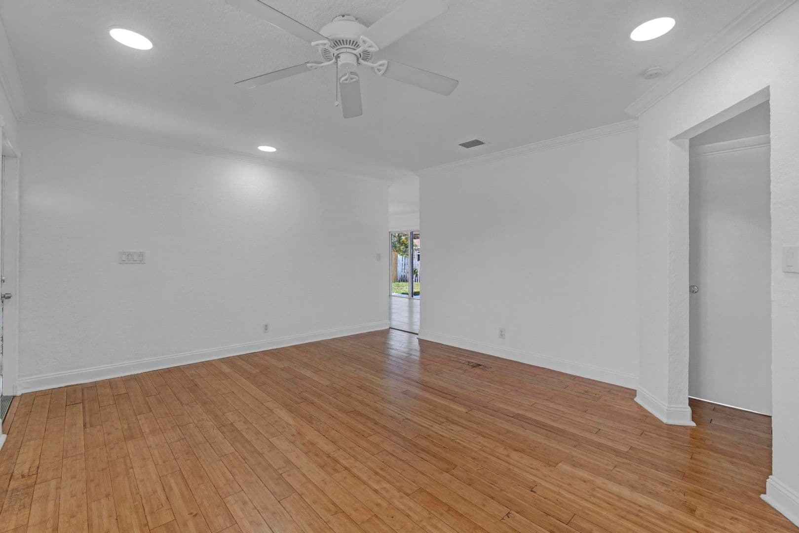 Oakland Park House: 1820 NW 33Rd ST