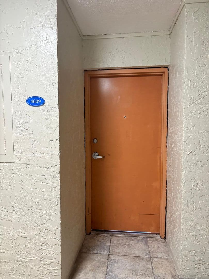 Lauderhill House: 4222 Inverrary Blvd Apt 4609