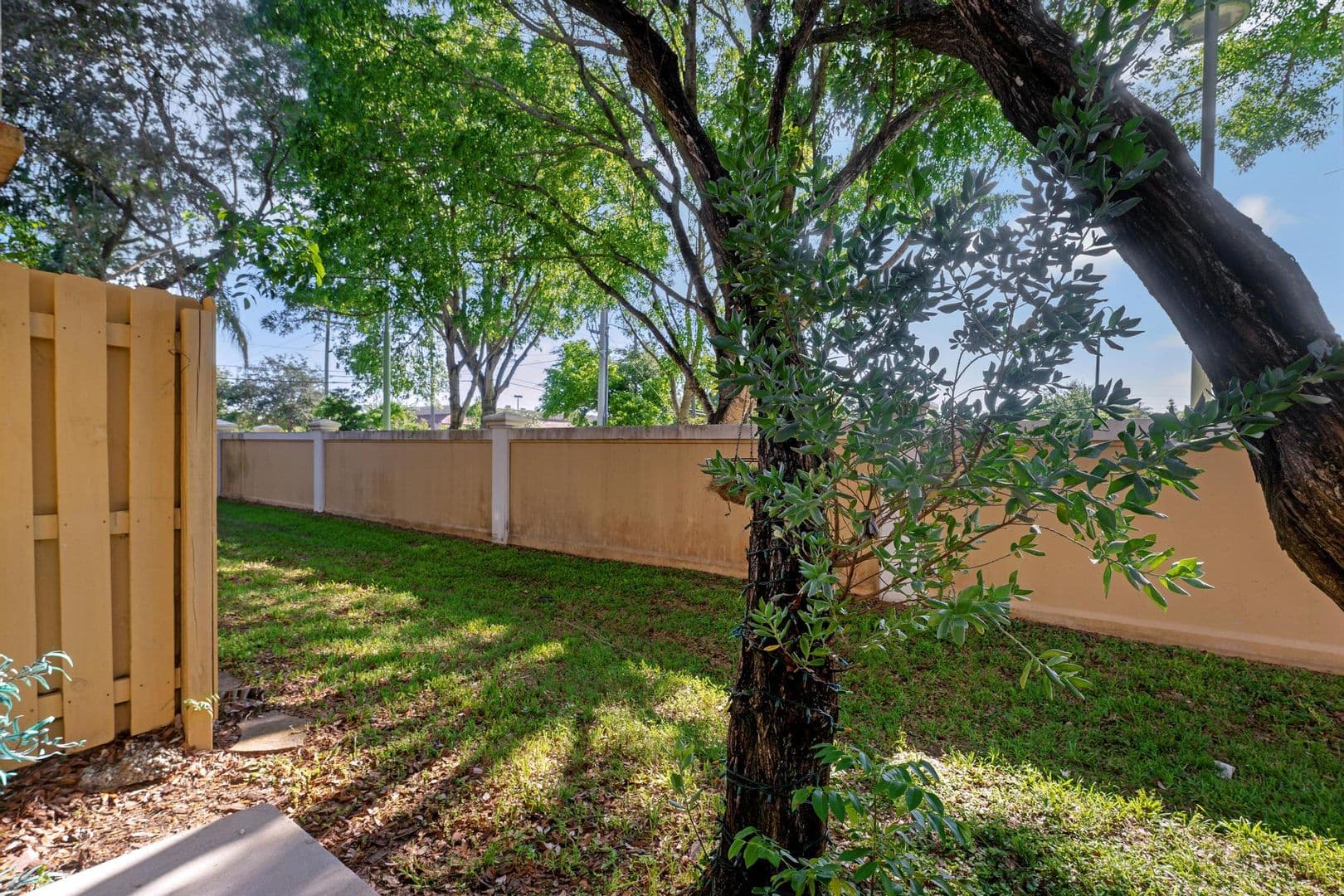 Sunrise Townhome: 4080 NW 90 Ave