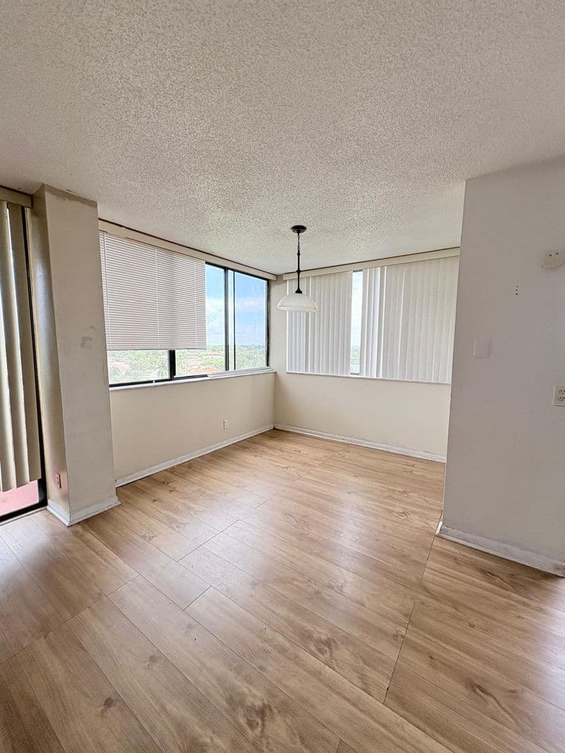 Lauderhill House: 4222 Inverrary Blvd Apt 4609