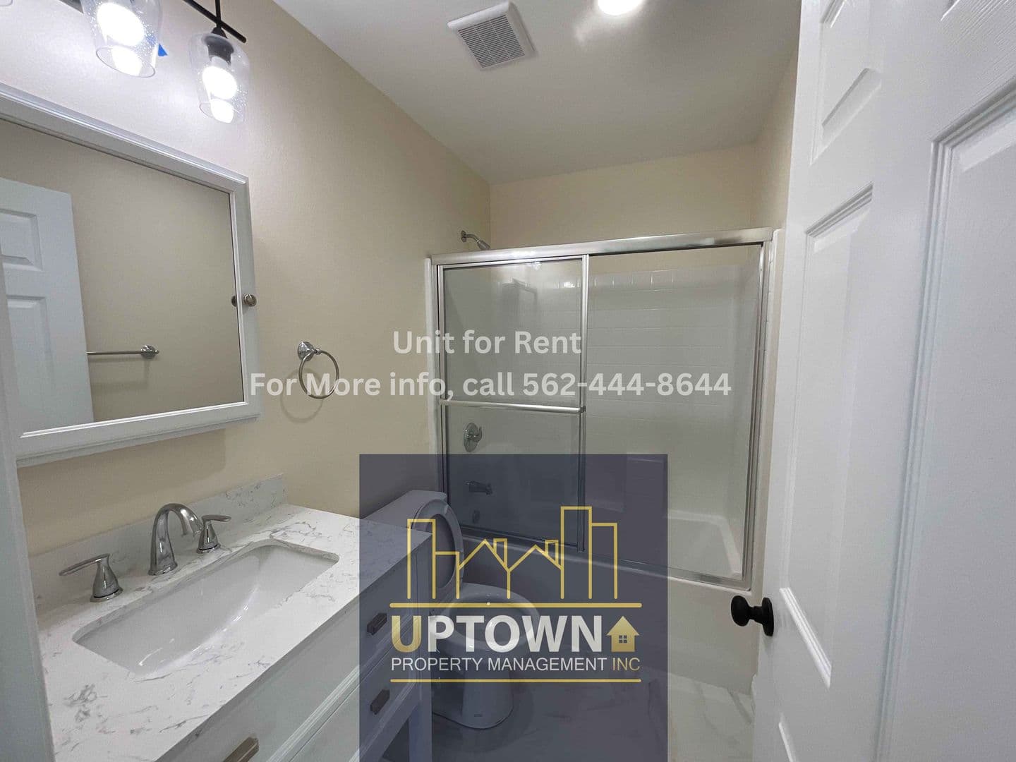Long Beach Apartment: 2936 E. 70th St