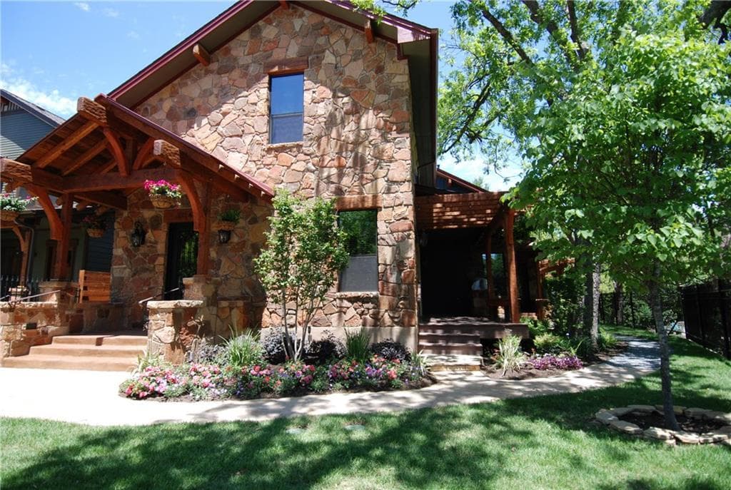 Austin Apartment: 722 Harris Avenue