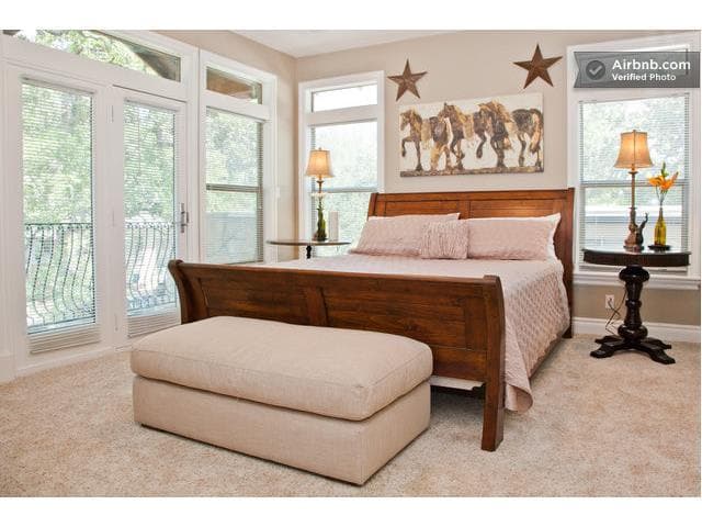 Austin House: 306 E 34th St. Unit B