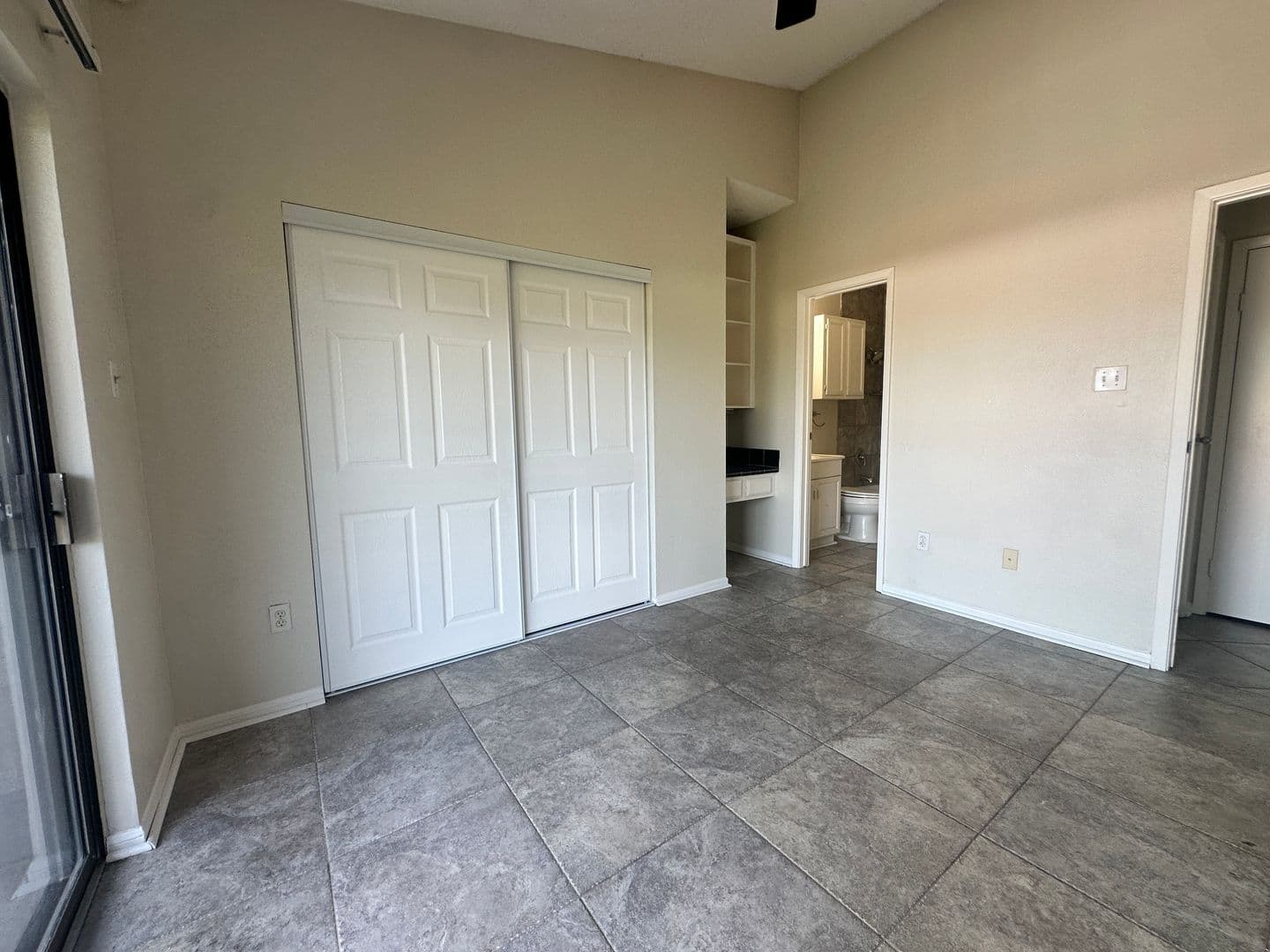 Austin House: 2901 San Jacinto #304