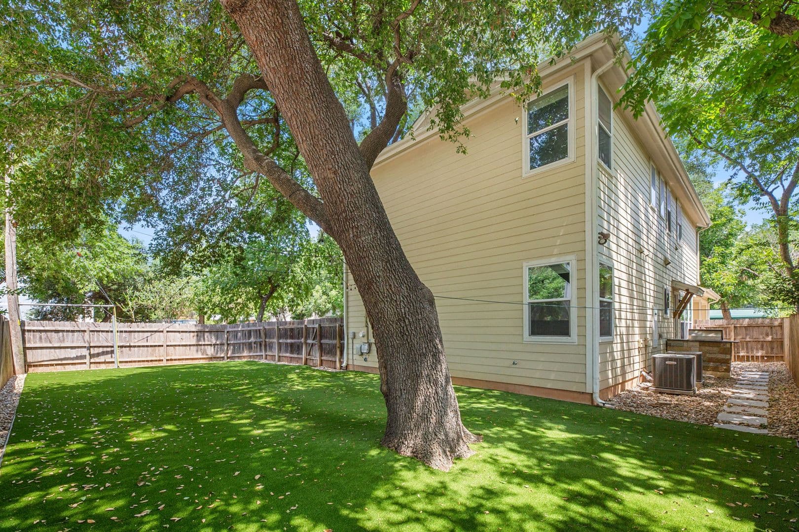 Austin House: 923 East 37th Street