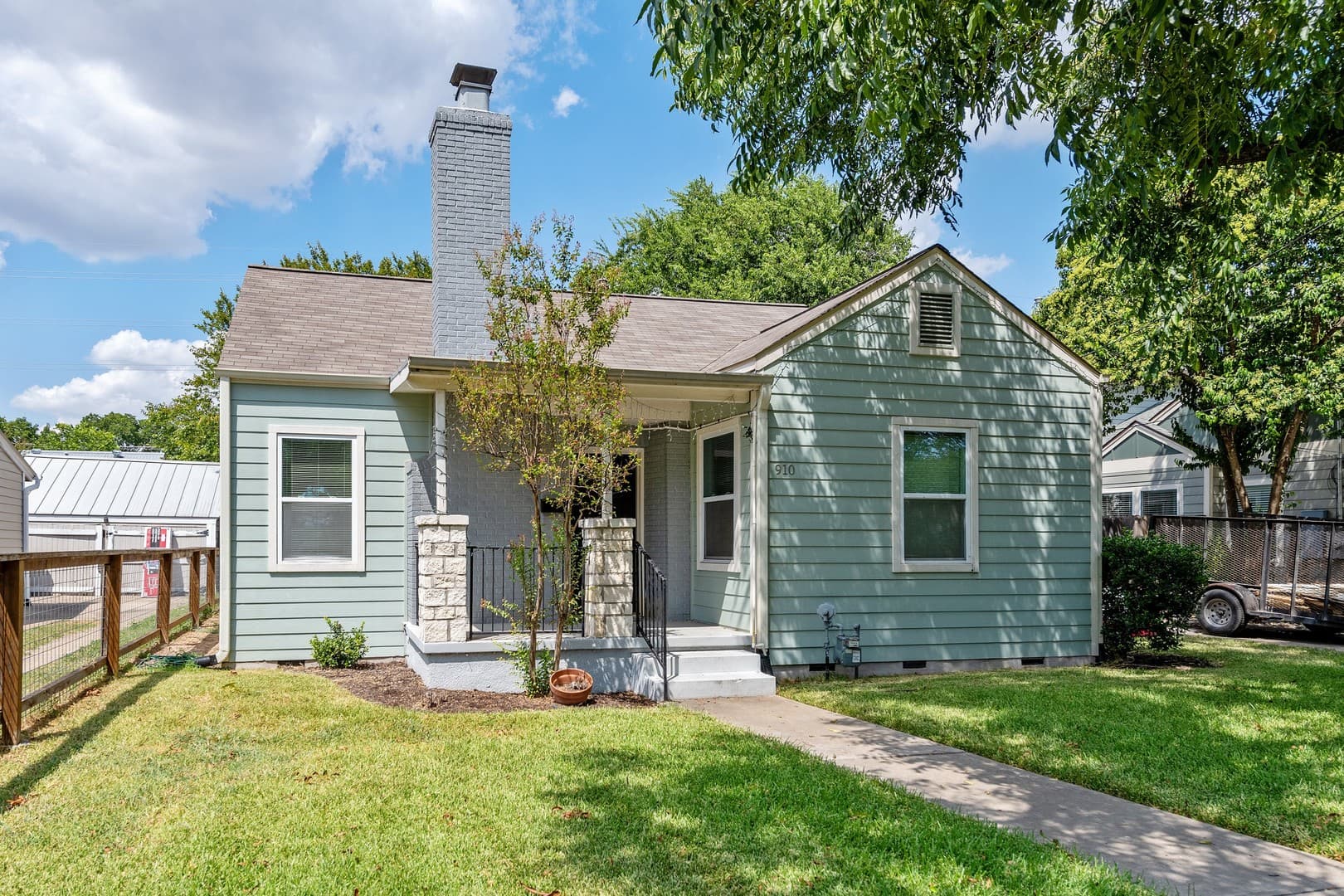 Austin House: 910 East 38th Street