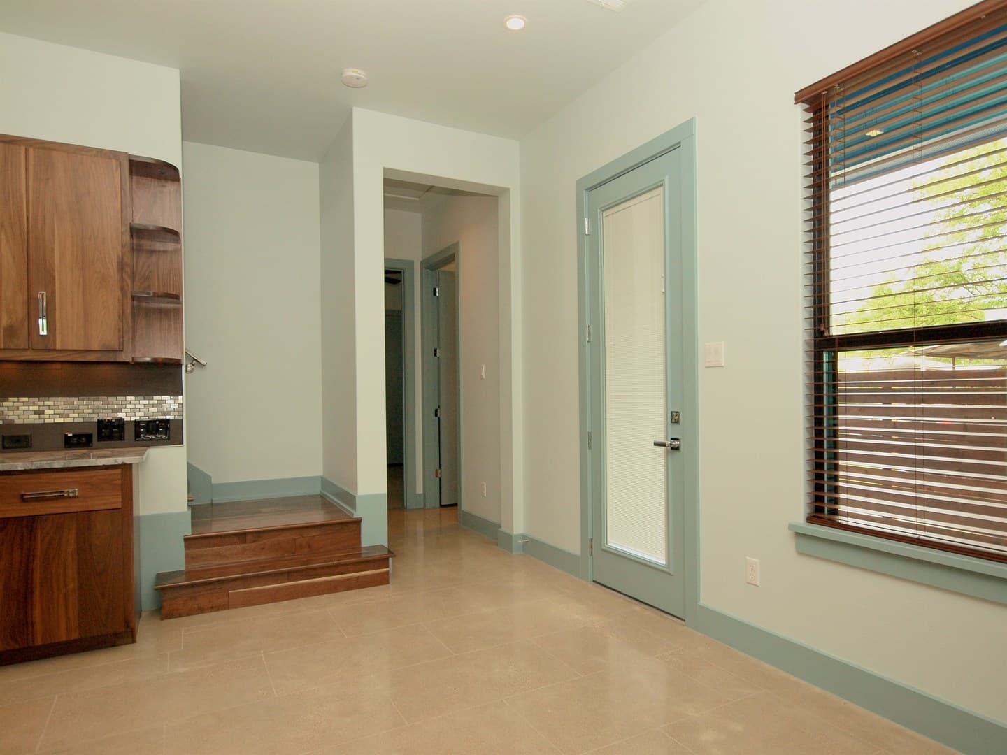 Austin Apartment: 306 Franklin Blvd