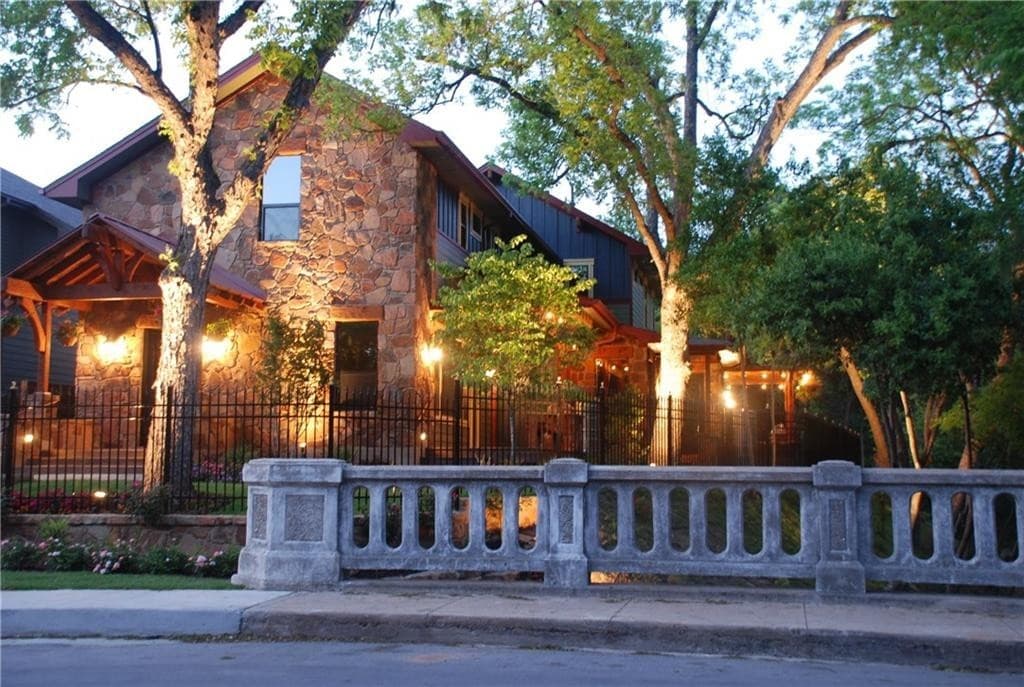 Austin Apartment: 722 Harris Avenue