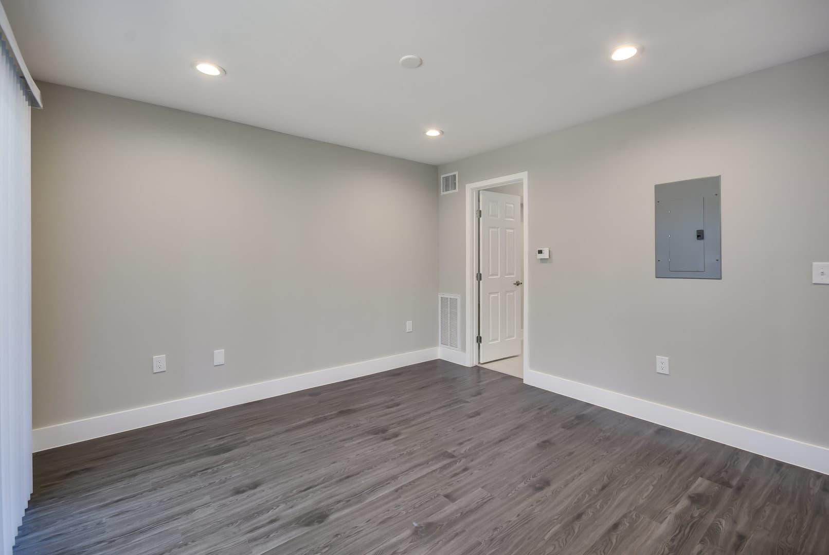 Austin House: 935 La Posada Unit 142