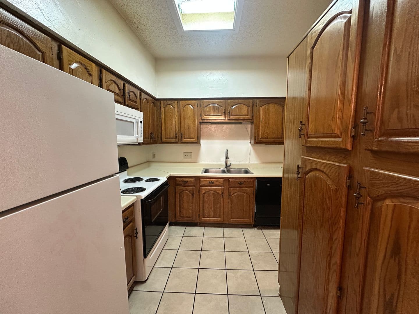 Austin House: 1906 Robbins Place, #308