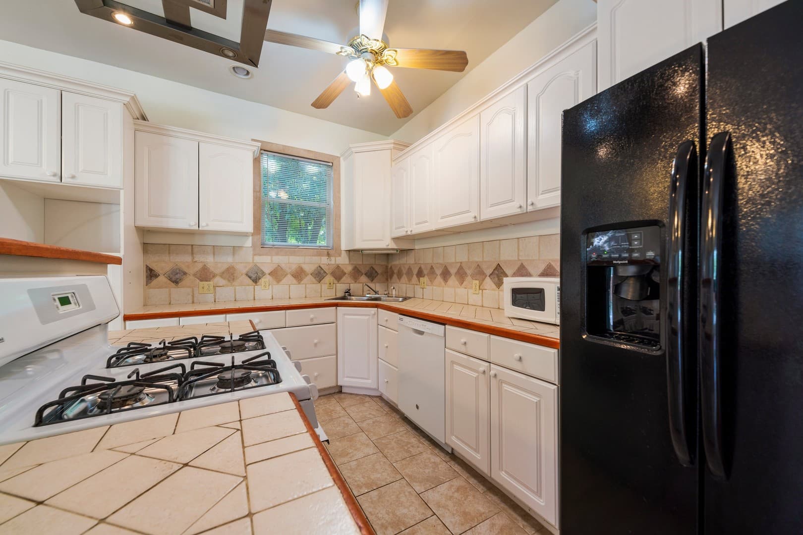 Austin Apartment: 909 East 38th Street