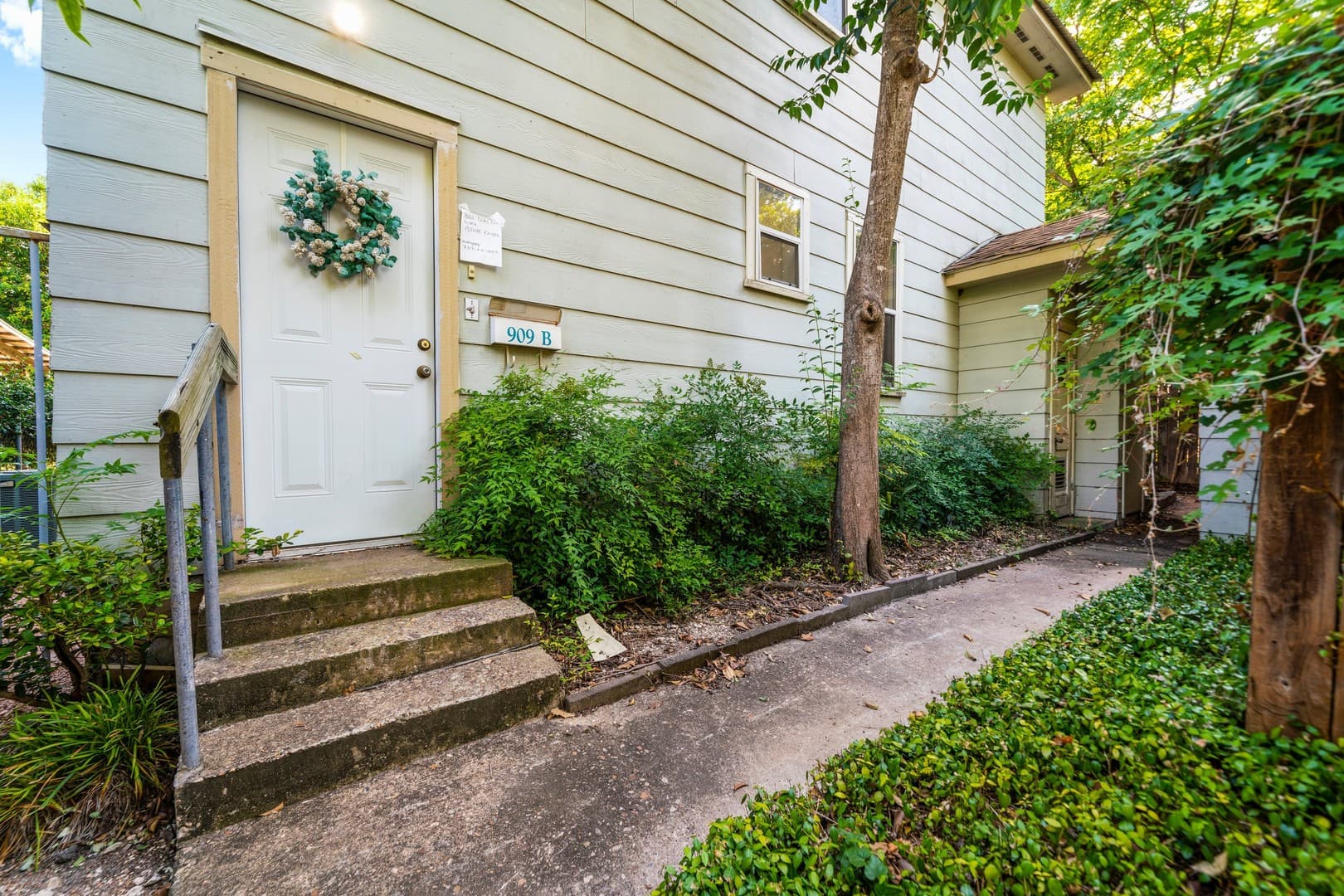 Austin Apartment: 909 East 38th Street