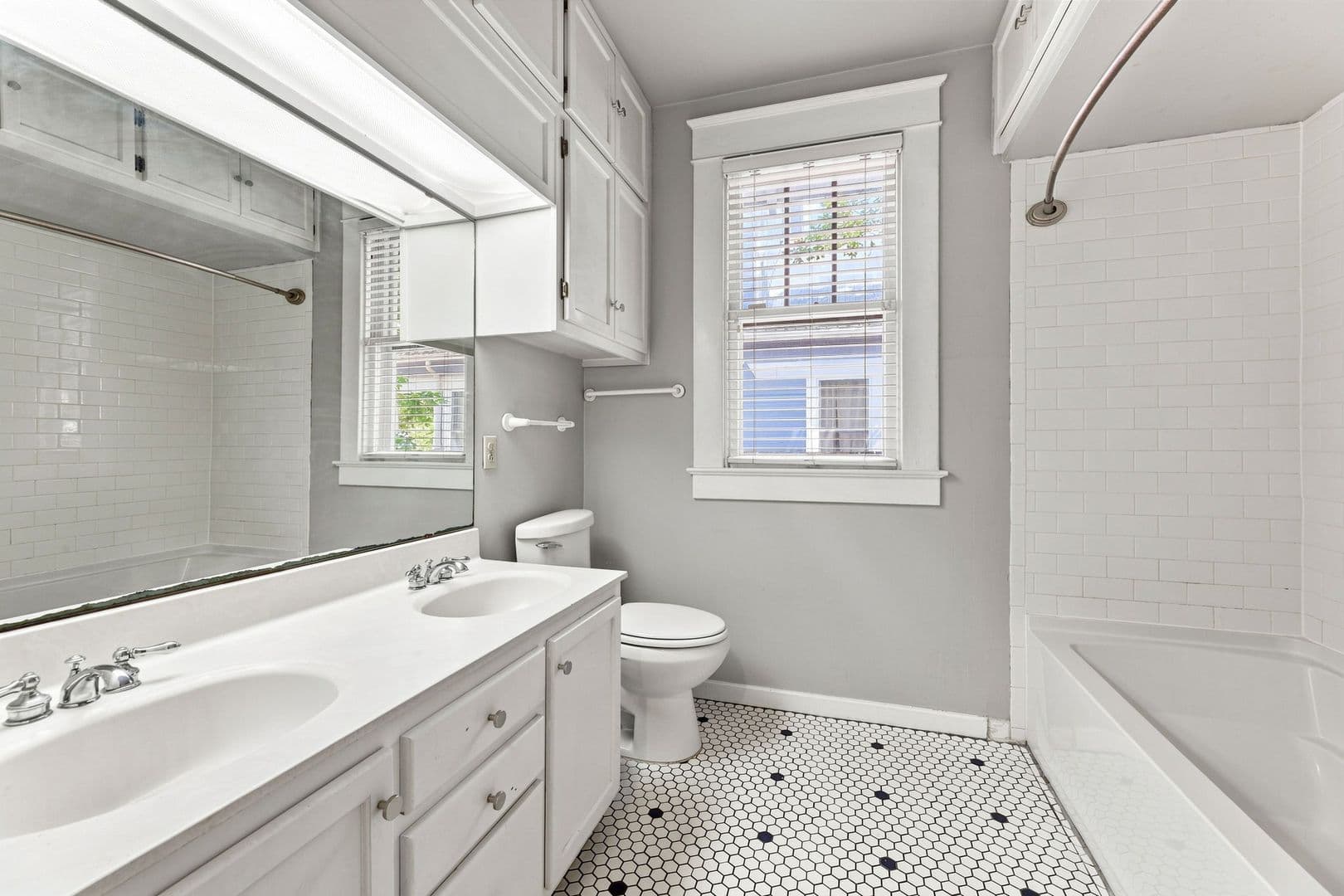 Austin House: 312 West 37th Street