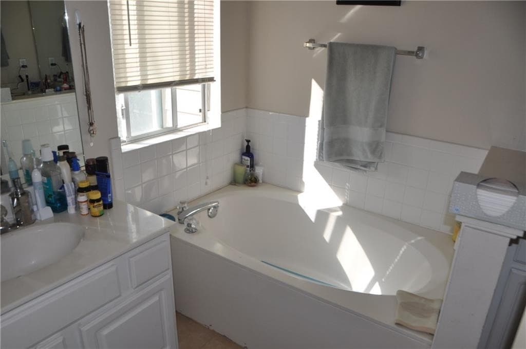 Austin Apartment: 609 East 49th Street