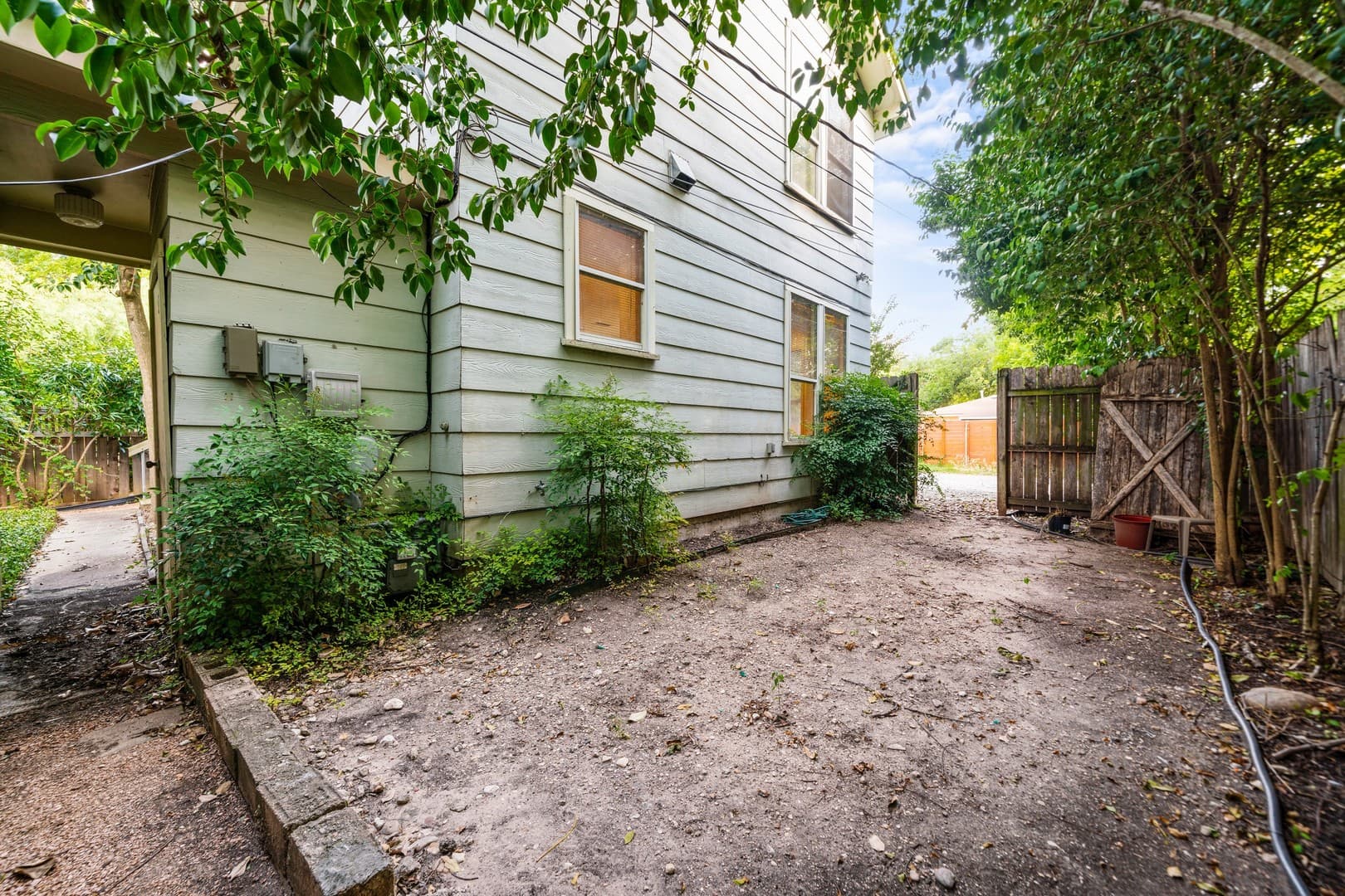 Austin Apartment: 909 East 38th Street