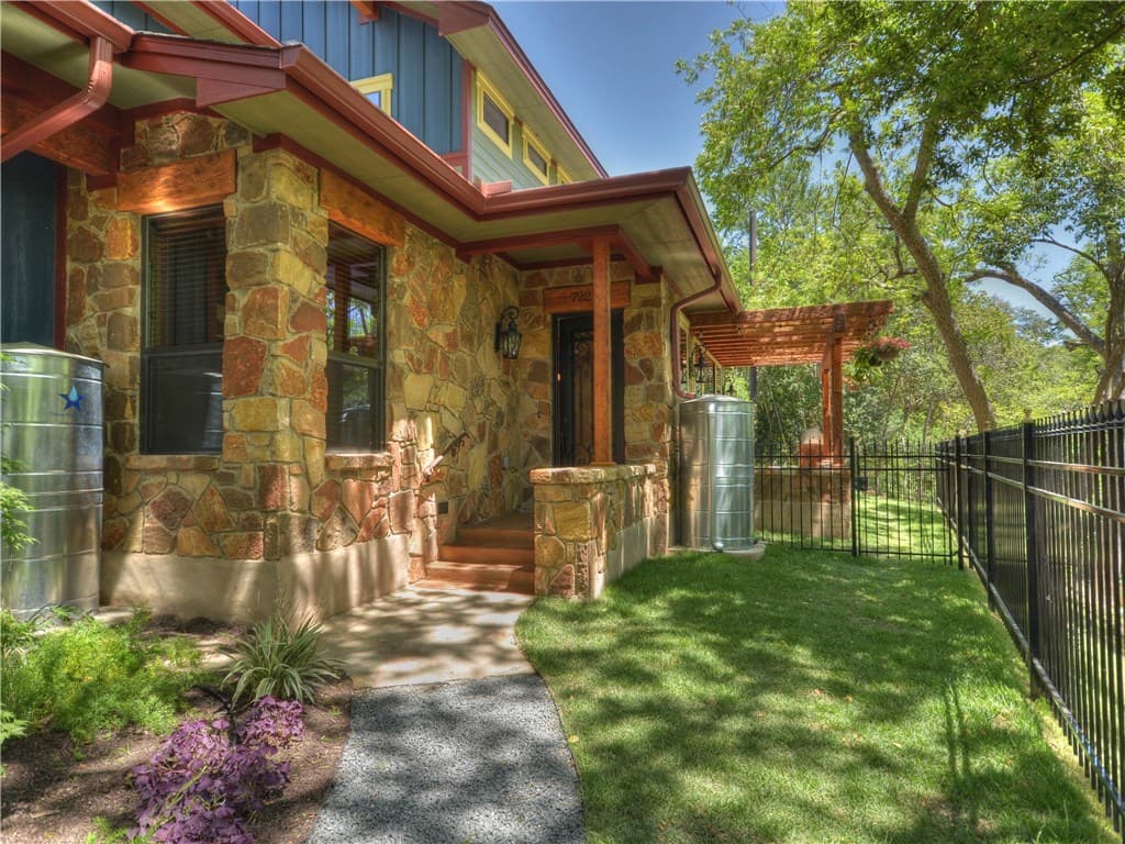 Austin Apartment: 722 Harris Avenue