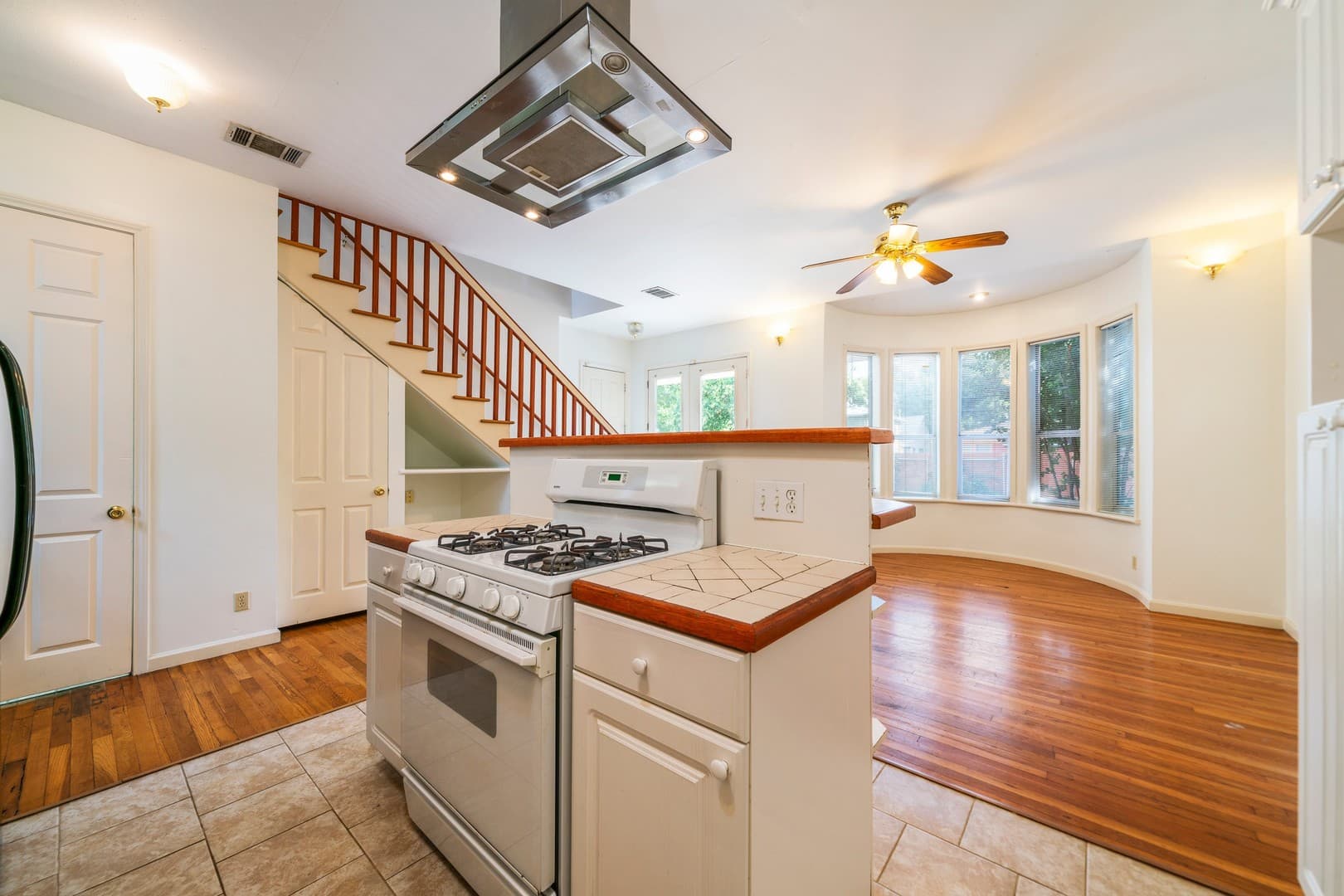 Austin Apartment: 909 East 38th Street