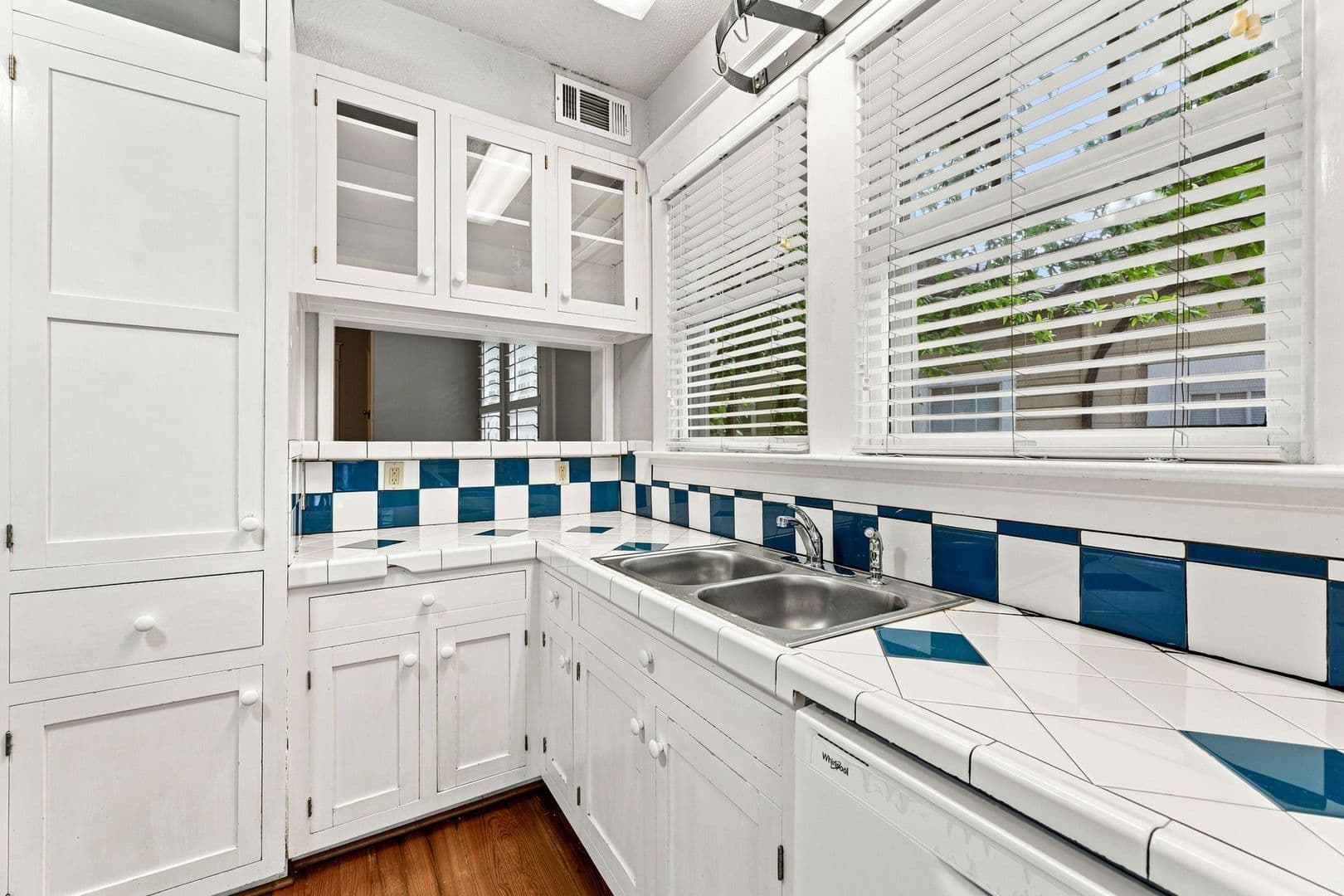 Austin House: 312 West 37th Street