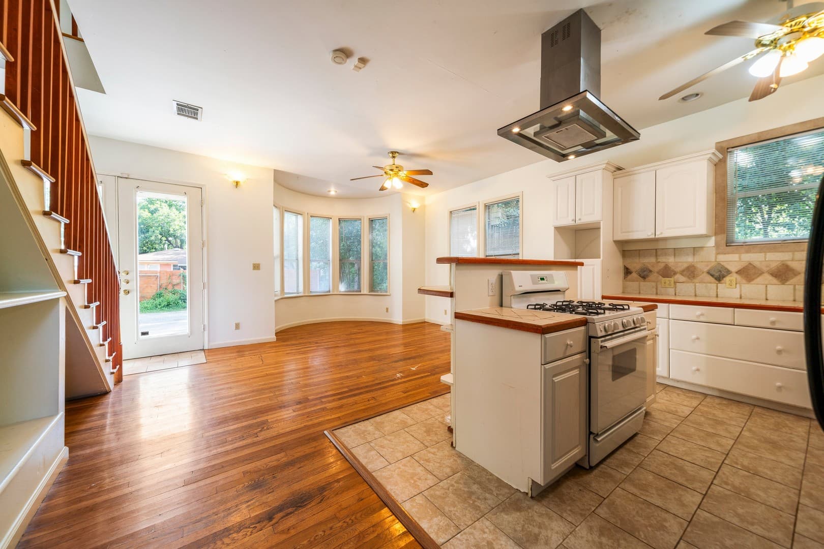 Austin Apartment: 909 East 38th Street