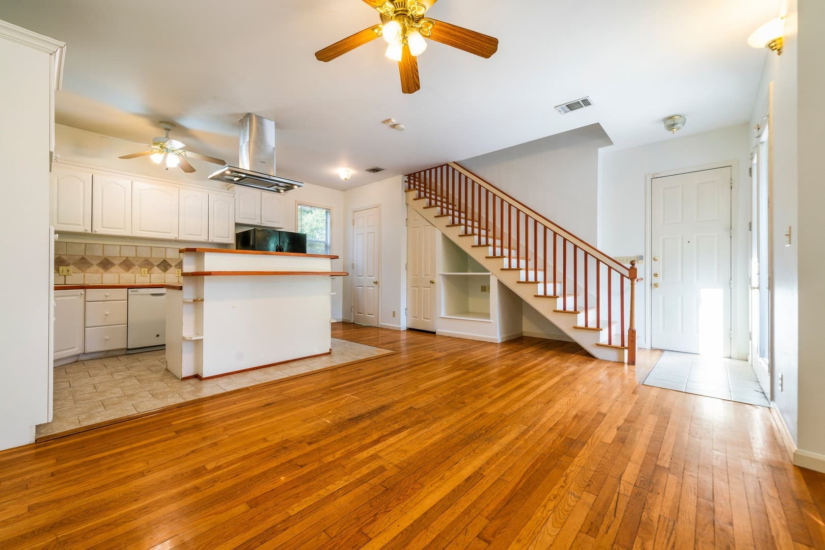 Austin Apartment: 909 East 38th Street