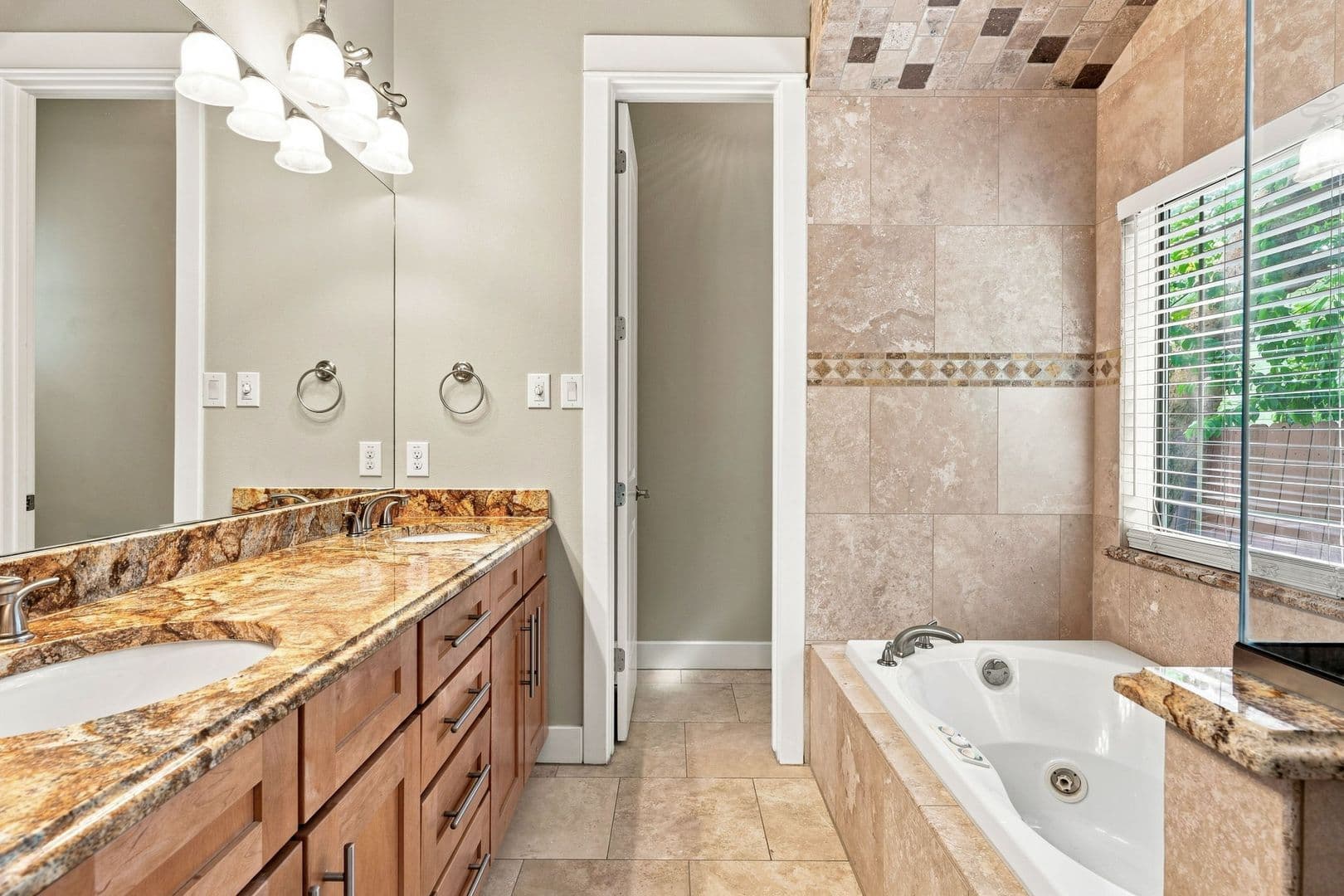 Austin House: 303 Zennia Street