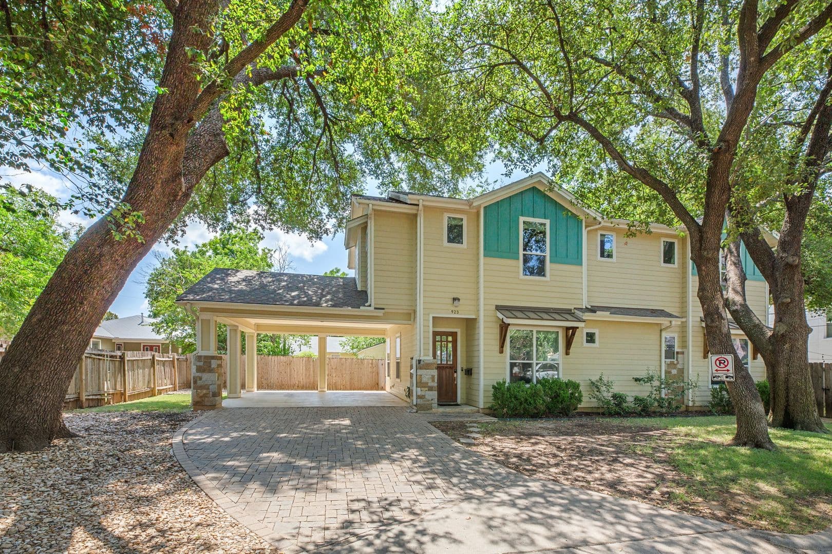 Austin House: 923 East 37th Street
